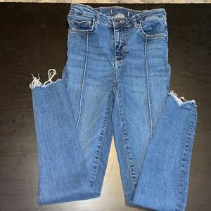 Free people blue skinny jeans. Seam down the center. Barely worn. Size 25